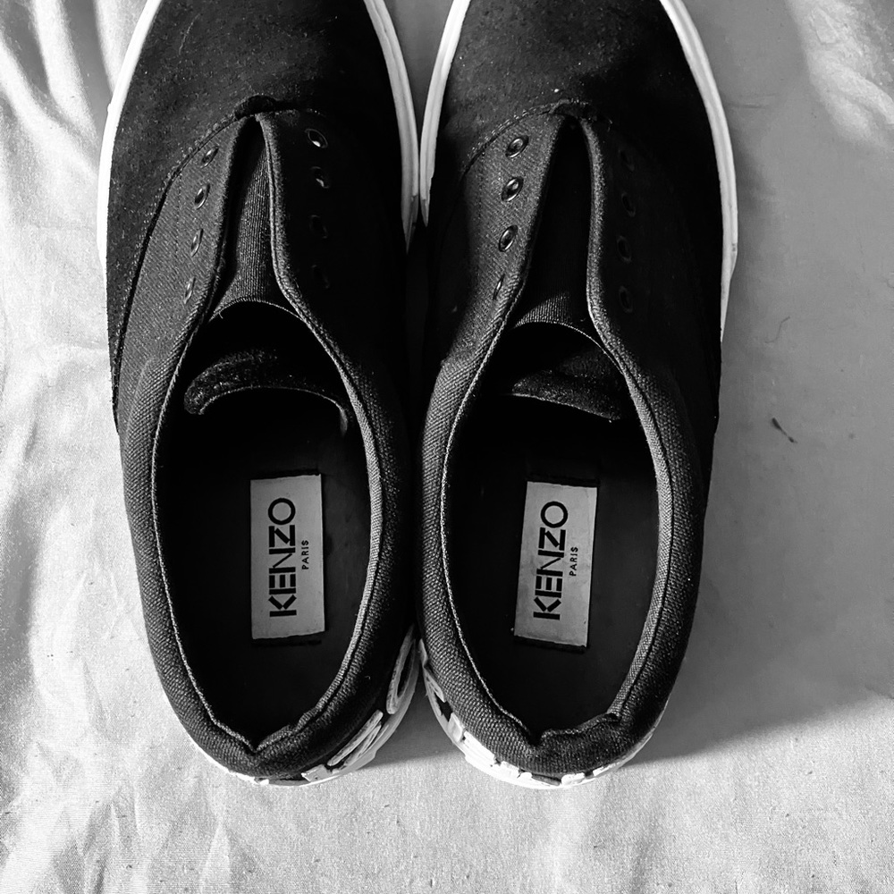 Black and white Kenzo used but in great condition!